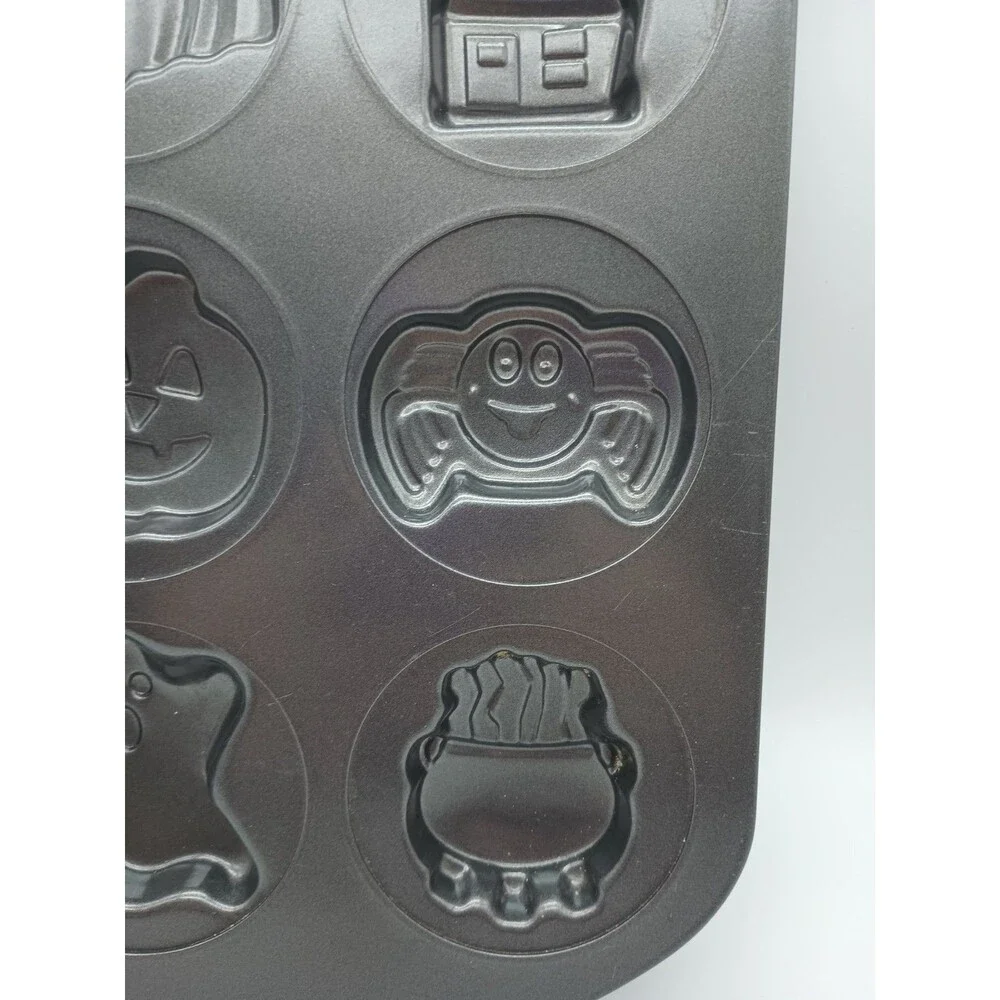 2008 WILTON HALLOWEEN COOKIE PAN 12 SPOOKY SHAPES Cat Bat Mummy Haunted House